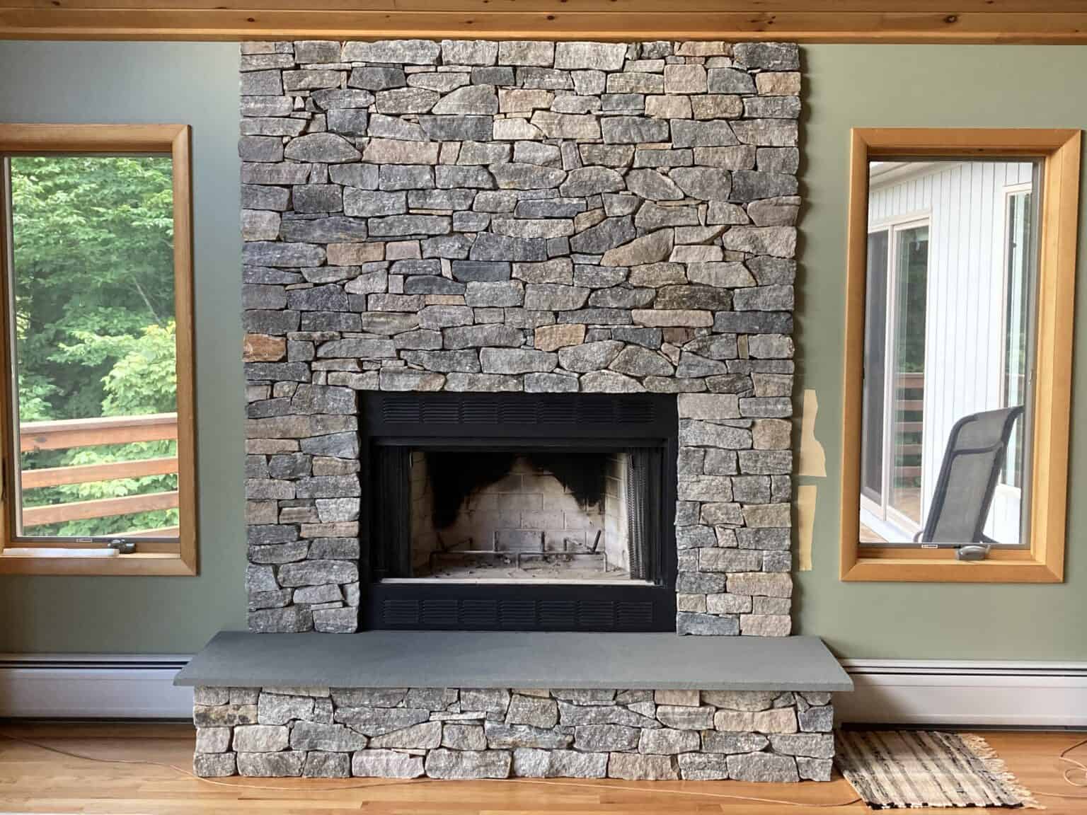 27 Modern Stone Veneer Fireplace Ideas - Stoneyard®