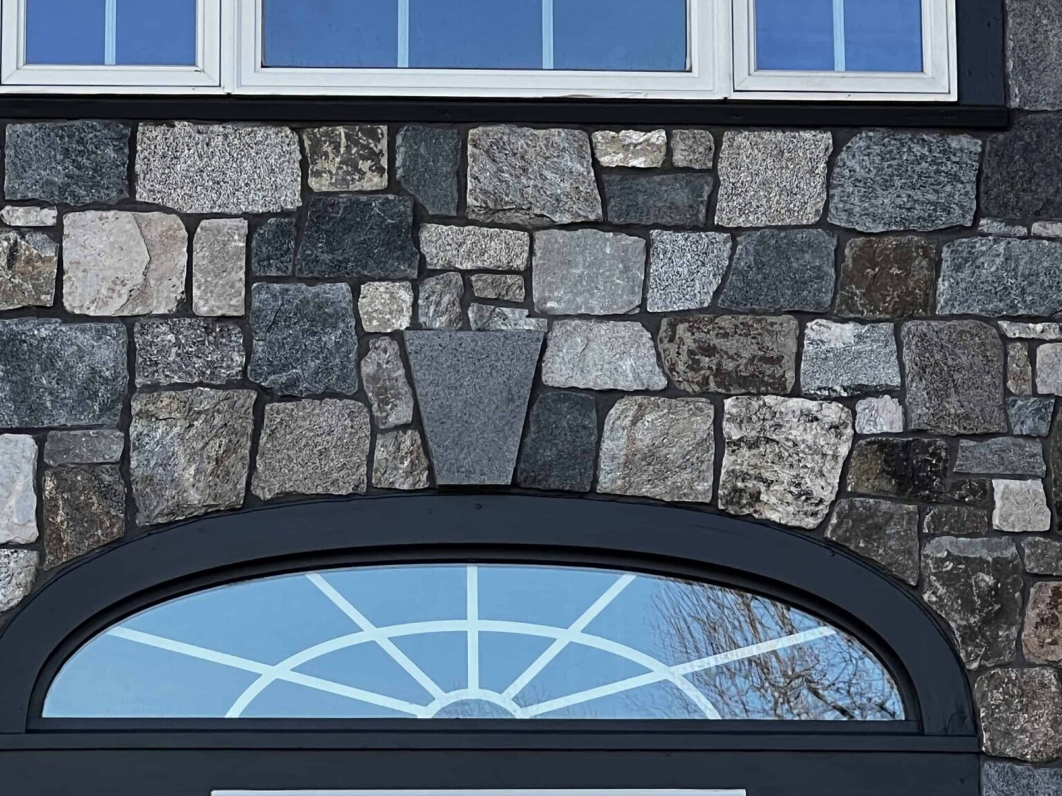 16 Incredible Examples of Stone Accent Walls in the Living Room - Affordable Stone Accent Wall For Small Rentals