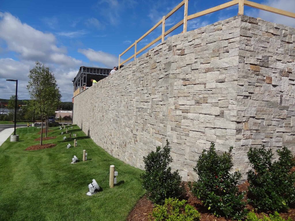 Bonefish Grill with Colonial Tan Siding - Stoneyard