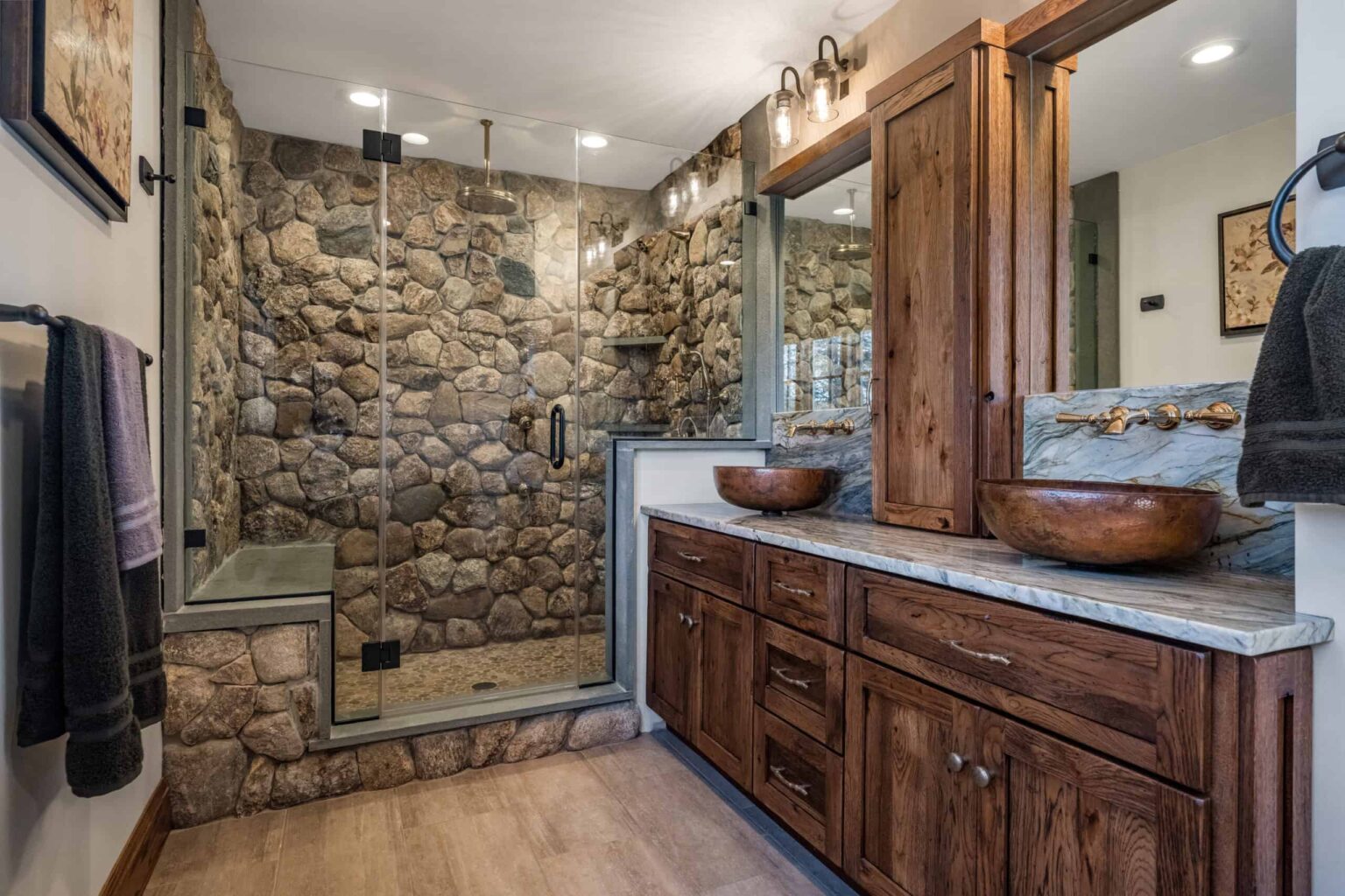 Boston Blend Round natural stone veneer shower