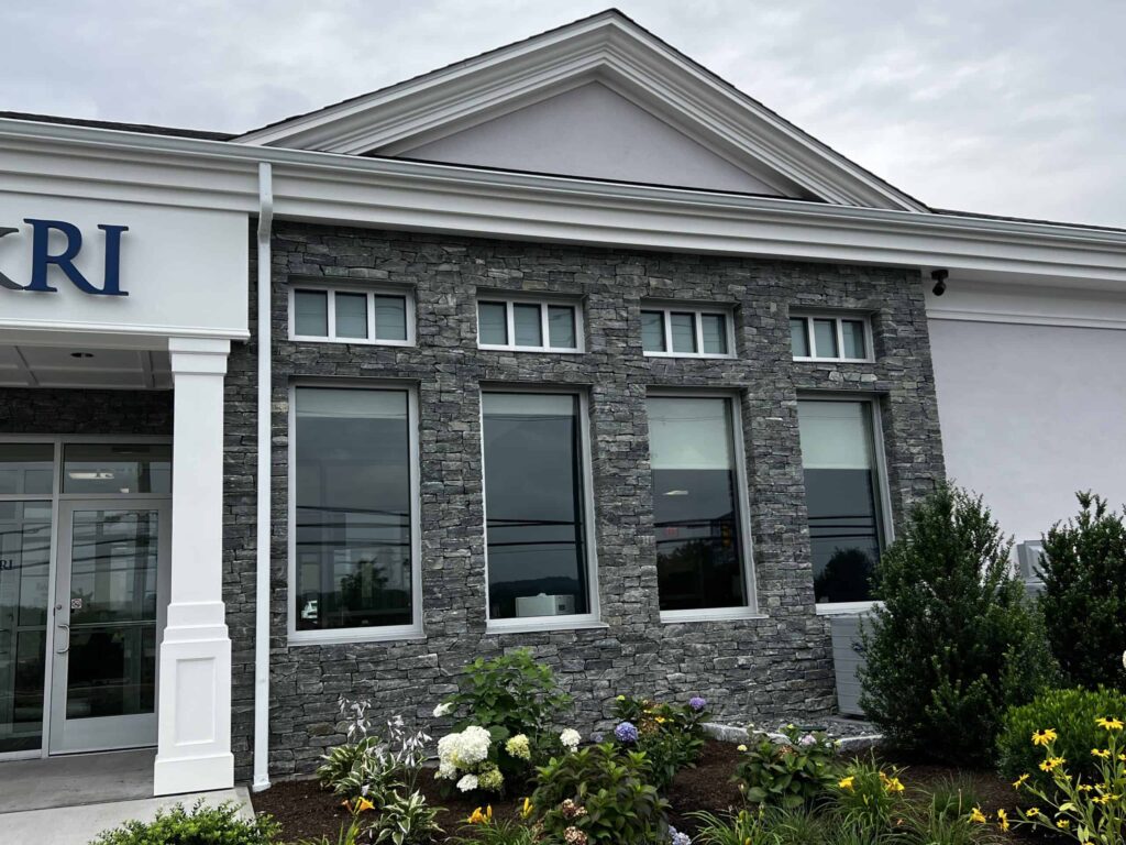 Greenwich Gray Ledgestone natural stone veneer project