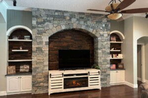 Accent Wall in FL Home - Boston Blend Ashlar and Greenwich Gray Ashlar