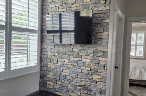 Accent Wall in FL Home - Cambridge Blend Stone Panels