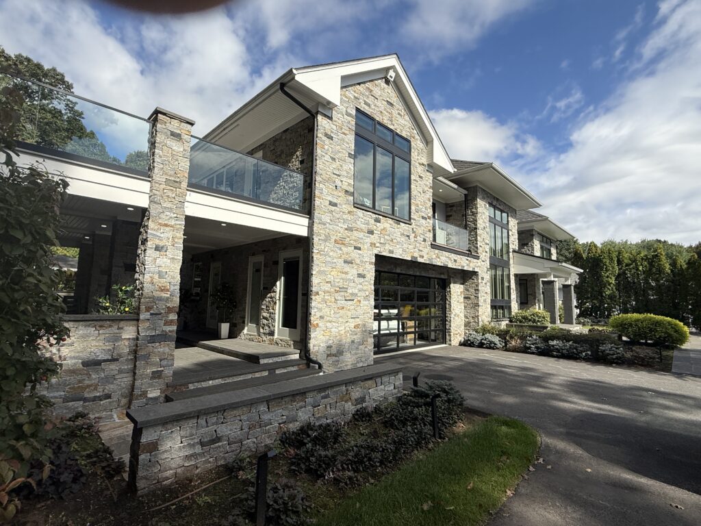 2025-09 Newport Mist Ash Oyster Bay Ash D Feole Masonry RI Residential 3 Newport Mist Ashlar Oyster Bay Ashlar Retaining Walls and Siding DFeola Masonry