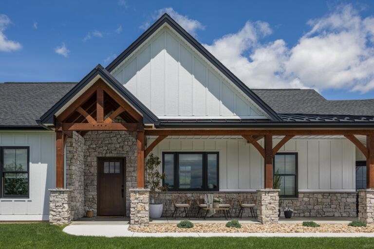 Rustic Ashlar Austin thin stone veneer with warm earth tones and natural ashlar pattern