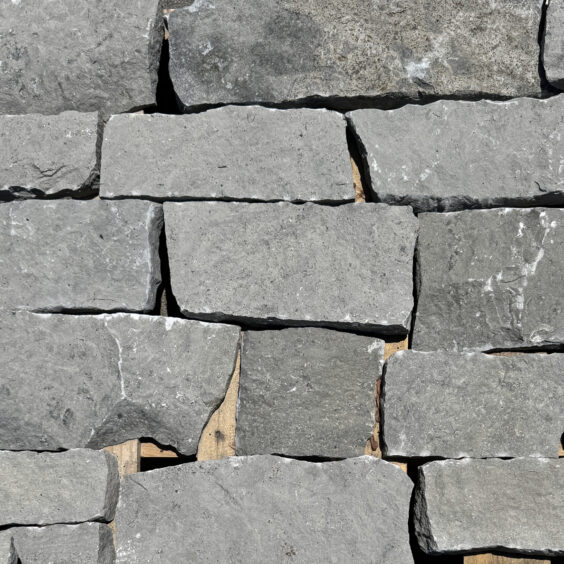 VTWKAR Aspen Ridge Stacked Stone Close up Aspen Ridge Stacked Stone thin veneer limestone second close-up showing cool grey elongated pieces with natural split faces