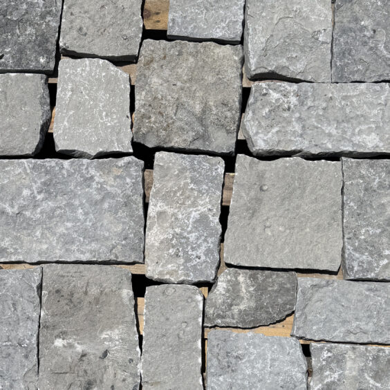 VTWRAR Aspen Ridge Sq & Rec Close up 2 Aspen Ridge Sq & Rec thin veneer limestone second close-up showing mixed square and rectangular pieces in grey and light grey tones