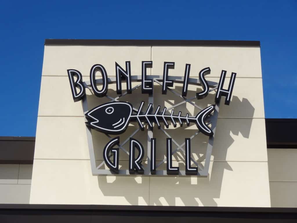 Bonefish Grill with Colonial Tan Siding - Stoneyard®